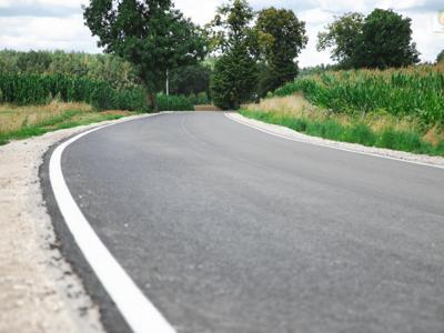 Nowa nawierzchnia drogi powiatowej w Dąbrówce
