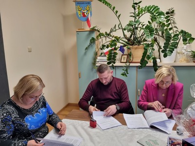 Podpisanie umowy: Stacja Uzdatniania Wody w Podlegórzu