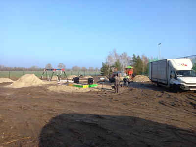 Plac zabaw w Trzebiechowie w trakcie  budowy