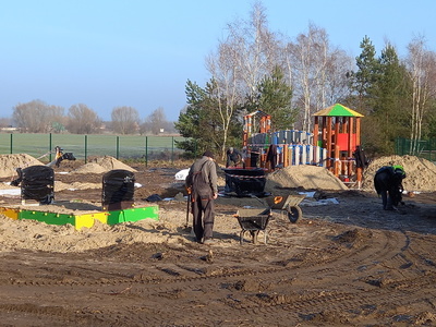 Plac zabaw w Trzebiechowie w trakcie  budowy