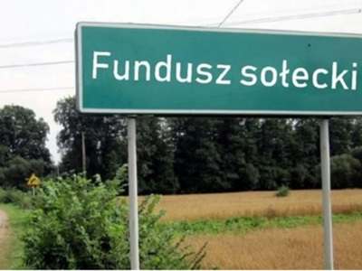 Zielona tablica z napisem Fundusz sołecki