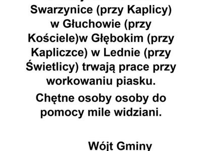 Prace przy workowaniu piasku