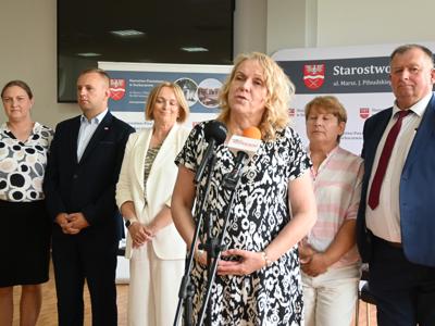 podpisanie umowy na remont drogi
