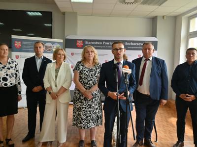 podpisanie umowy na remont drogi
