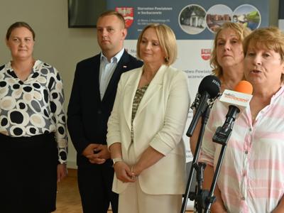 podpisanie umowy na remont drogi