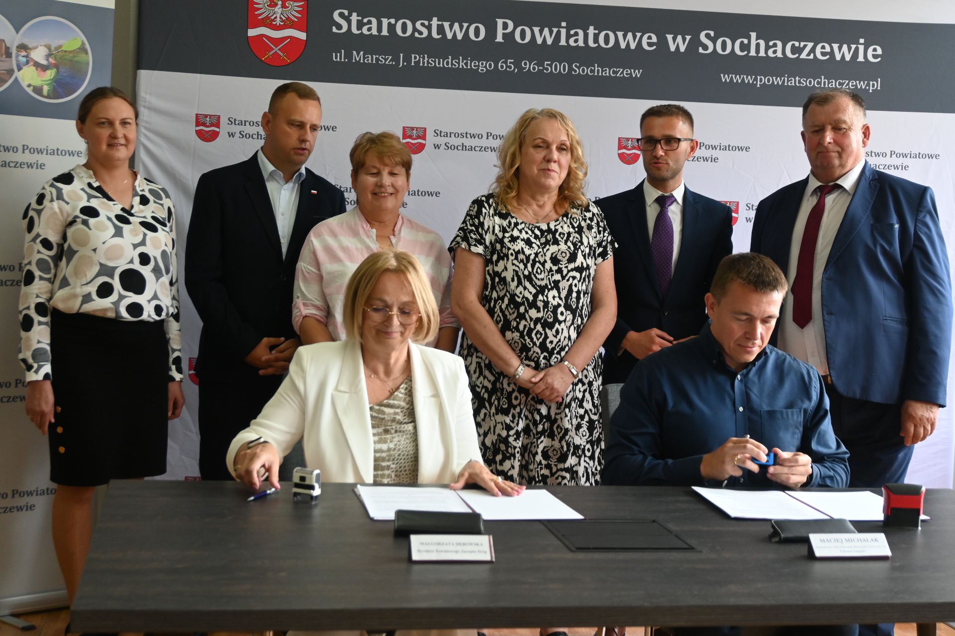 podpisanie umowy na remont drogi