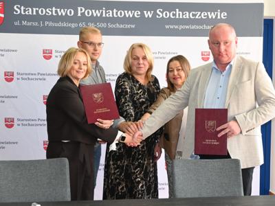 podpisanie umowy na drogę