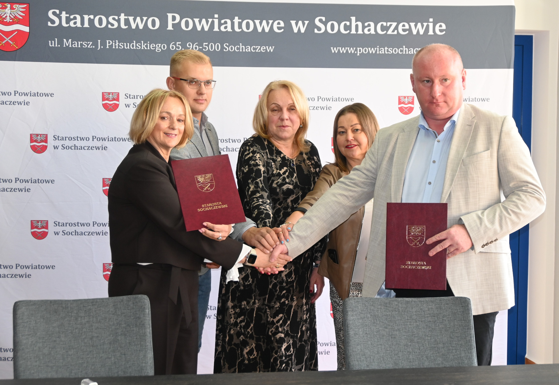 podpisanie umowy na drogę