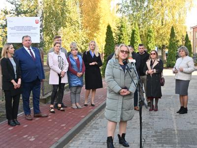 zdjęcie wszystkich obecnych na konferencji przy odbiorze