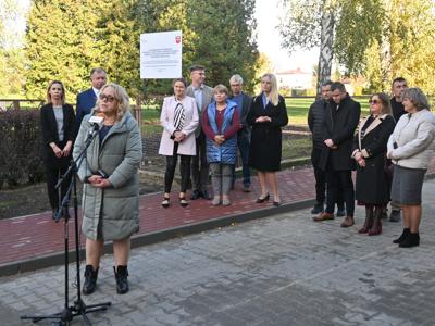 zdjęcie wszystkich obecnych na konferencji przy odbiorze