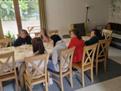 zdj przedstawia dzieci z placówek