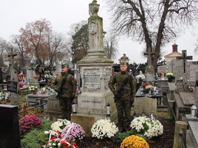 obchody 11 Listopada 