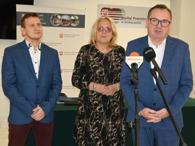 zdjęcie z podpisania umowy