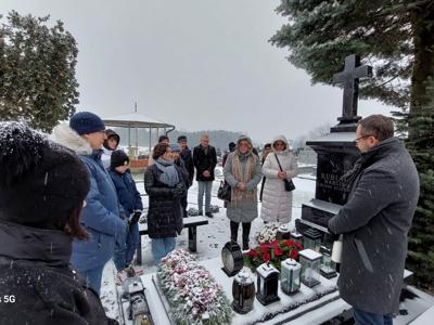 Zdjęcie przy grobie śp starosty