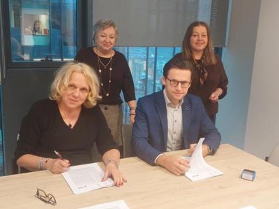 Zdj. z podpisania umów