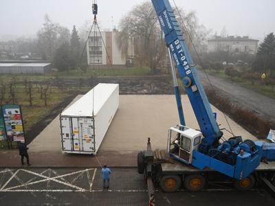 Zdjęcia z rozładunku kontenerów