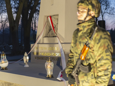 Zdjęcie z odsłonięcia pomnika
