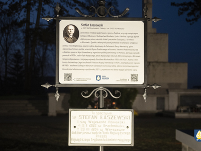 Zdjęcie z odsłonięcia pomnika