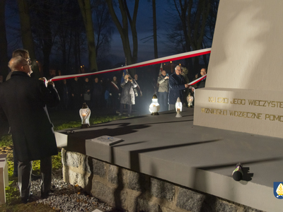 Zdjęcie z odsłonięcia pomnika