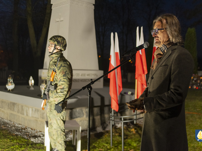 Zdjęcie z odsłonięcia pomnika