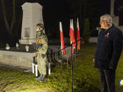 Zdjęcie z odsłonięcia pomnika