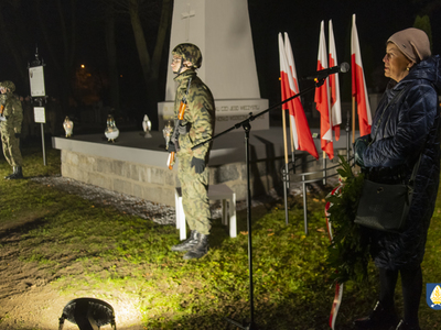 Zdjęcie z odsłonięcia pomnika