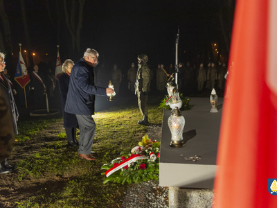 Zdjęcie z odsłonięcia pomnika