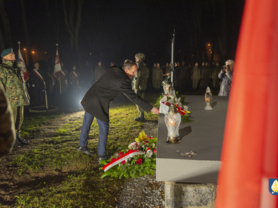 Zdjęcie z odsłonięcia pomnika