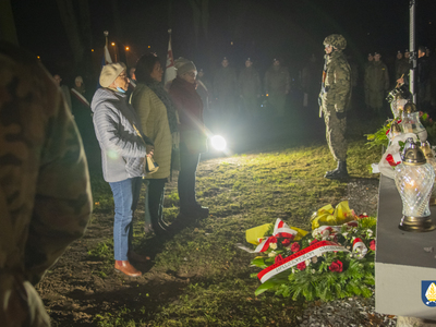 Zdjęcie z odsłonięcia pomnika