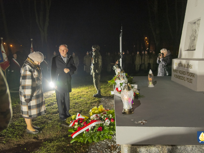 Zdjęcie z odsłonięcia pomnika