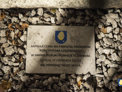 Zdjęcie z odsłonięcia pomnika