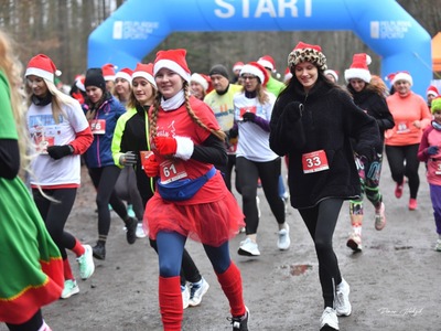 Zdjęcie z wydarzenia Mikołajkowy Charytatywny Bieg i Marsz NW 2024 