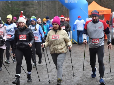 Zdjęcie z wydarzenia Mikołajkowy Charytatywny Bieg i Marsz NW 2024 