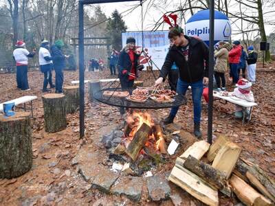 Zdjęcie z wydarzenia Mikołajkowy Charytatywny Bieg i Marsz NW 2024 