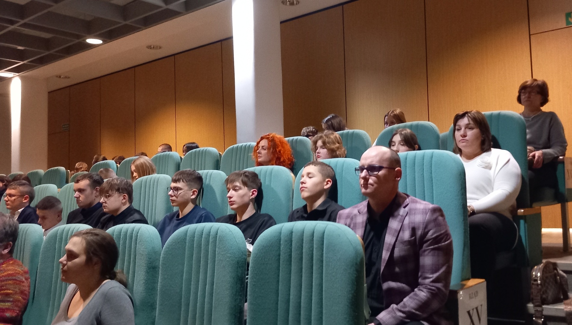 Zdjęcie z koncertu poetycko-muzycznego poświęconego osobie i twórczości ks. Janusza St. Pasierba. 