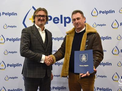 zdjęcie z podpisania umowy na modernizację zbiornika retencyjnego w Pomyjach
