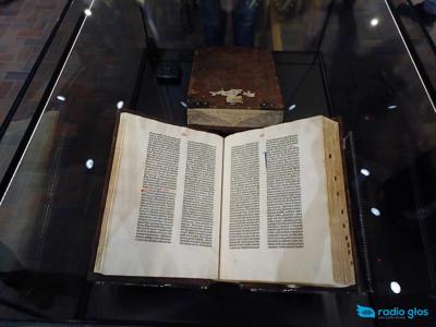 Zdjęcie z wystawy Pelplińska Biblia Gutenberga w Muzeum Narodowym w Warszawie