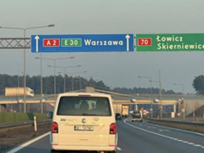 Zdjęcie ukazujące transport pelplińskiej Biblii Gutenberga do Warszawy 