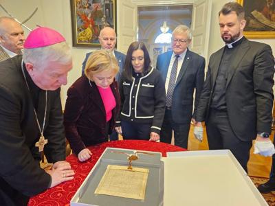 Zdjęcie z wizyty Wiceminister Kultury i Dziedzictwa Narodowego w Pelplinie