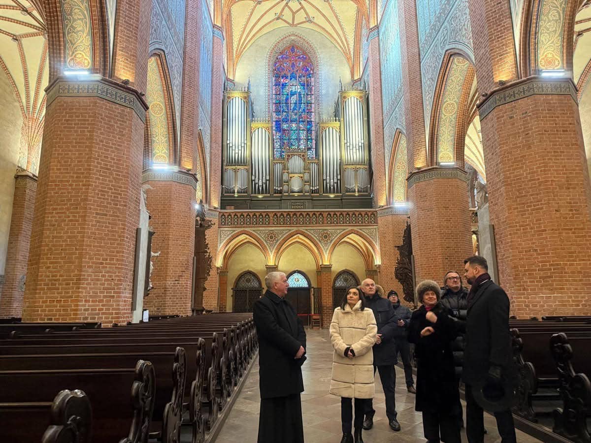 Zdjęcie z wizyty Wiceminister Kultury i Dziedzictwa Narodowego w Pelplinie