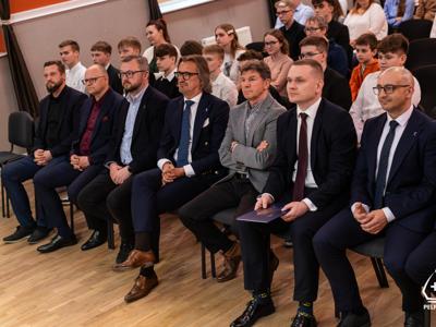 zdjęcie z uroczystości wręczenia stypendiów Burmistrza Miasta i Gminy Pelplin   