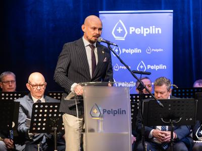 zdjęcie z uroczystości wręczenia stypendiów Burmistrza Miasta i Gminy Pelplin   