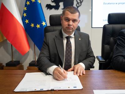 Zdjęcie z podpisania umów partnerskich w ramach strategicznego projektu „LIFE Pom GOZilla.PL 