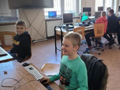 zajęcia z robotyki i programowania.