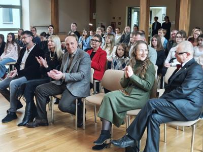 zdjęcie z gali laureatów konkursu plastycznego