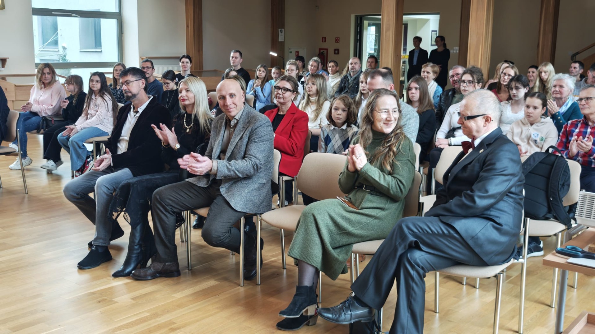 zdjęcie z gali laureatów konkursu plastycznego