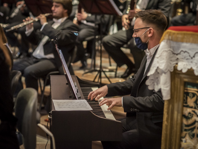 Zdjęcie z koncertu „Te Deum”, który odbył się w pelplińskiej katedrze.