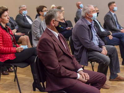 Zdjęcie z uroczystego podpisania umów Aktywne Sołectwo Pomorskie 2021