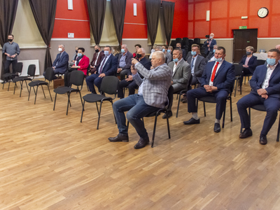 Zdjęcie z uroczystego podpisania umów Aktywne Sołectwo Pomorskie 2021