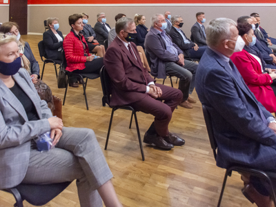 Zdjęcie z uroczystego podpisania umów Aktywne Sołectwo Pomorskie 2021